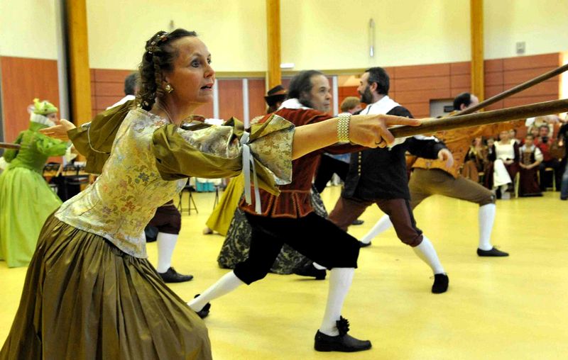 Les bouffons ou danse avec des batons