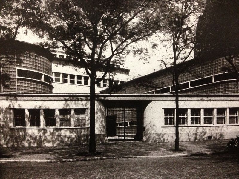 4 Laboratoire de recherches. Saint-Gobain