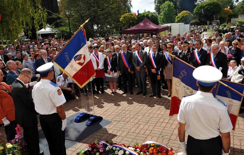 Hommage devant hotel de ville