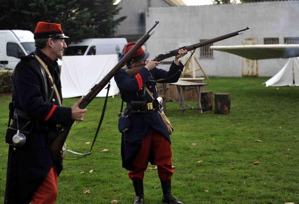 Exercice de tir devant l'école