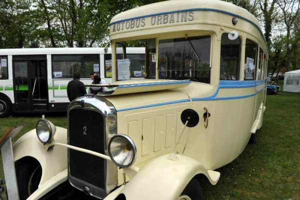 Porte clé Citroën Traction 1939 noir en métal idée cadeau sympa